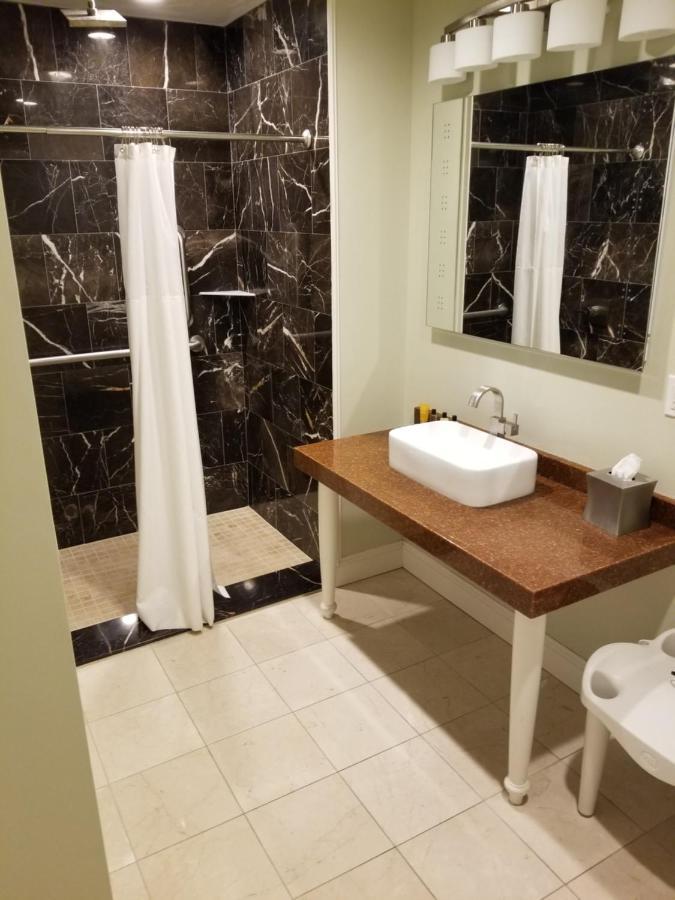 King Room Accessible or Non-Smoking